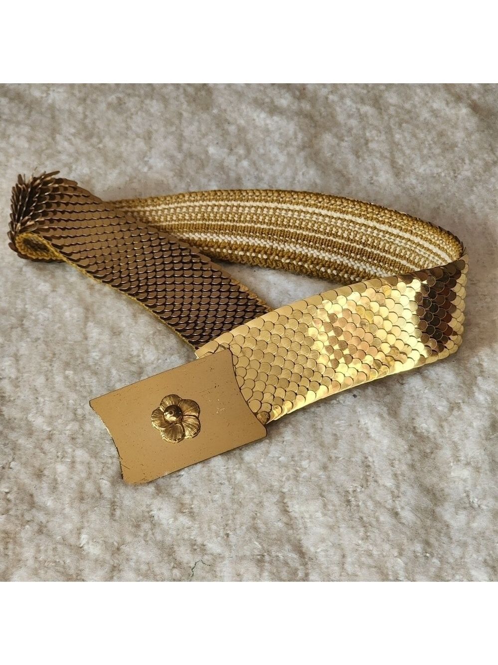 Vintage elasticized scale fish statement golden belt